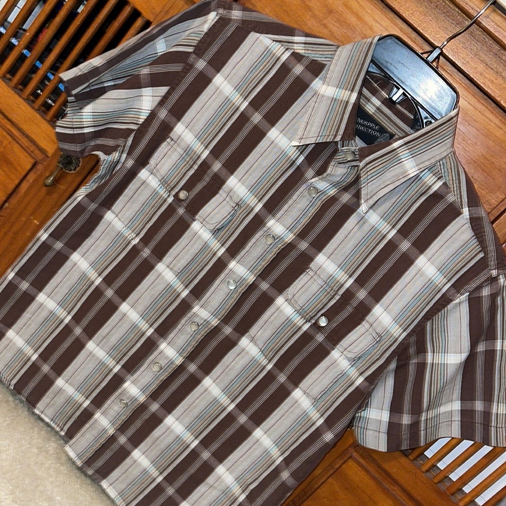 Pineapple Connection LIKE NEW Boys Snap on Button Down Short Sleeves Plaid Shirt